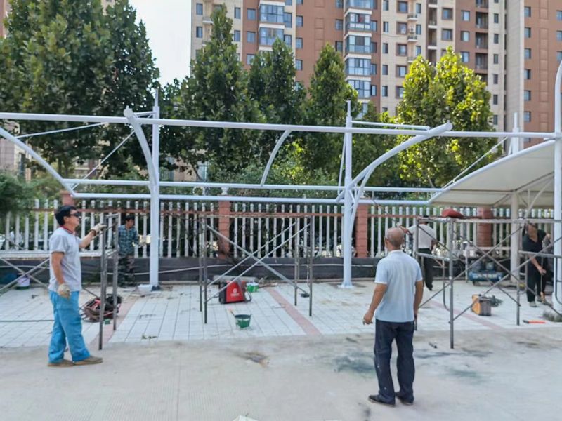 集英中學(xué)車棚再加長(zhǎng)十來米